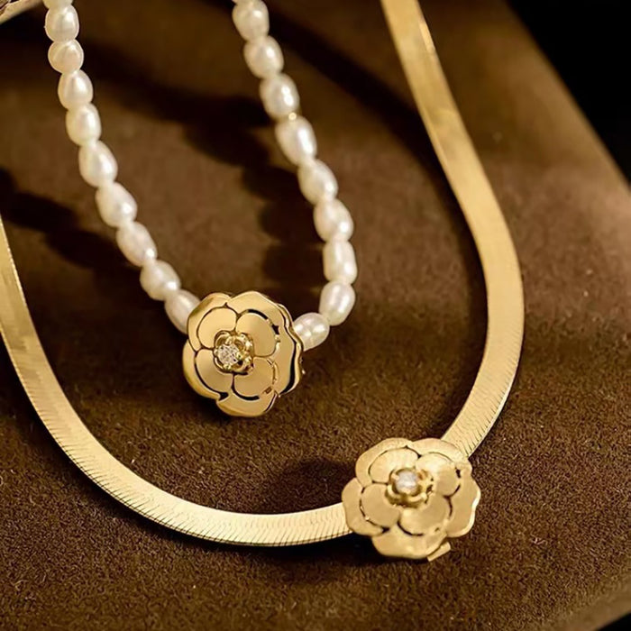 18K Solid Gold Buckle Pendant Genuine Diamond Camellia Flower Beautiful Jewelry