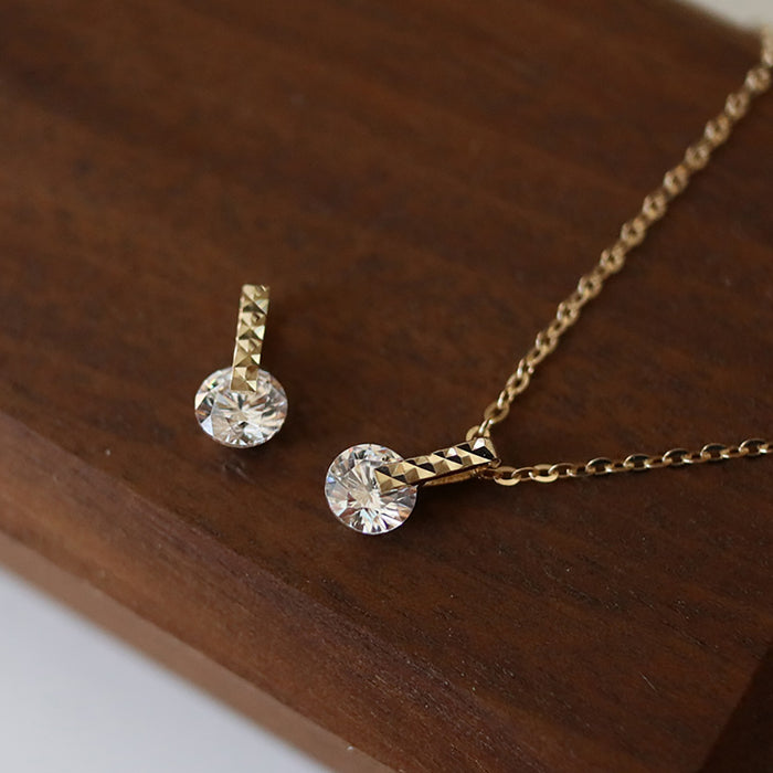 9K Solid Gold 4.5mm Cubic Zirconia Pendant Elegant Beautiful Charm Jewelry