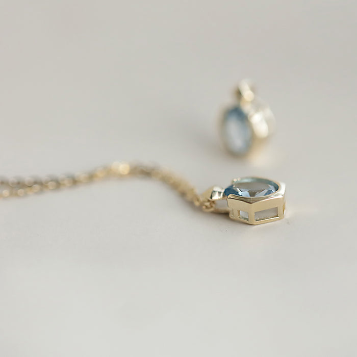 9K Solid Gold Blue Cubic Zirconia Pendant Perfume Bottle Elegant Jewelry